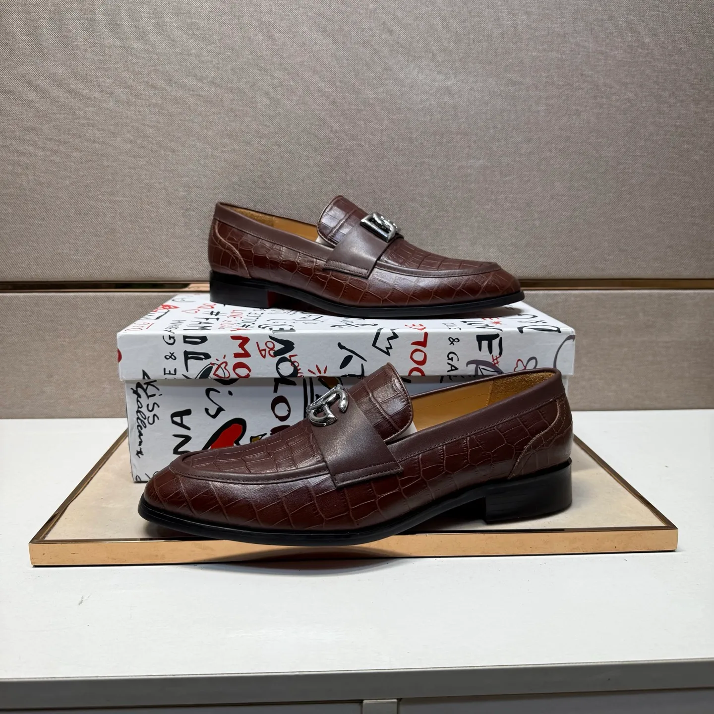 Men's men's shoes 💰pp520【DG～】Men's casual formal leather shoes 2025z cabinet sales simultaneously 🔶Size: 38-44#️⃣ 🔷2 colors🔜The upper is made of cowhide stitching ➕Cowhide lining, comfortable and breathable, sole: original comfortable, wear-resistant and non-slip outsole, ⚠️real thing📱photographed🎬real thing is better📢📢📢